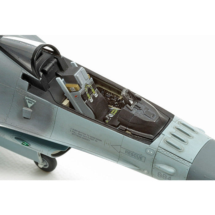 TAMIYA 1/72 F-16CJ Fighting Falcon