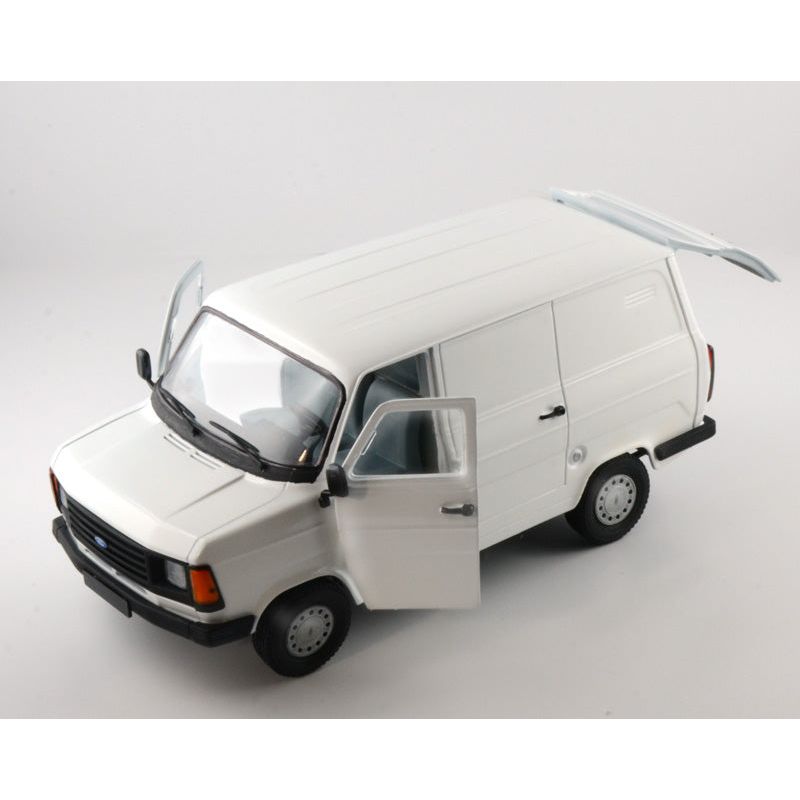 ITALERI 1/24 Ford Transit Mk.2