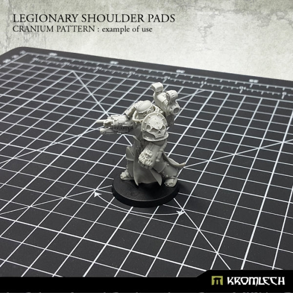 KROMLECH Legionary Shoulder Pads: Cranium Pattern (10)