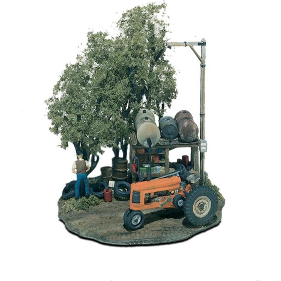 WOODLAND SCENICS HO Tractor Pit Stop Mini-Scene